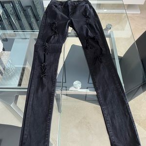 Fashion nova black and white size 0. Skinny ripped jeans.